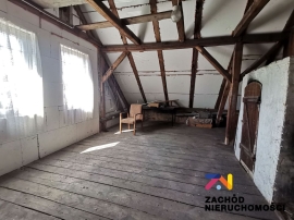 Dom z zabudowaniami - PoŁęcko